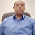 Oos 55 سنة