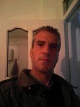 انا أعزب، 46 سنة هنا من أجل البحث عن شريك لتحقيق زواج عادي تعرف عليّ أكثر من خلال بروفايلي، فربّ صدفة خير من ألف ميعاد.