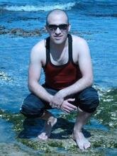 انا أعزب، 43 سنة هنا من أجل البحث عن شريك لتحقيق زواج عادي تعرف عليّ أكثر من خلال بروفايلي، فربّ صدفة خير من ألف ميعاد.