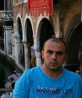 انا من Lyon، أعزب، 45 سنة هنا من أجل البحث عن شريك لتحقيق زواج عادي تعرف عليّ أكثر من خلال بروفايلي، فربّ صدفة خير من ألف ميعاد.