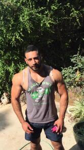 انا من عكا، أعزب، 40 سنة هنا من أجل البحث عن شريك لتحقيق زواج عادي تعرف عليّ أكثر من خلال بروفايلي، فربّ صدفة خير من ألف ميعاد.