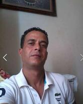 انا من بوقيرات، متزوج، 47 سنة هنا من أجل البحث عن شريك لتحقيق علاقة تعارف تعرف عليّ أكثر من خلال بروفايلي، فربّ صدفة خير من ألف ميعاد.