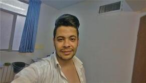 انا أعزب، 32 سنة هنا من أجل البحث عن شريك لتحقيق علاقة تعارف تعرف عليّ أكثر من خلال بروفايلي، فربّ صدفة خير من ألف ميعاد.