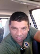 انا من ميامي، متزوج، 48 سنة هنا من أجل البحث عن شريك لتحقيق زواج متعدد تعرف عليّ أكثر من خلال بروفايلي، فربّ صدفة خير من ألف ميعاد.