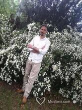 انا أعزب، 40 سنة هنا من أجل البحث عن شريك لتحقيق زواج عادي تعرف عليّ أكثر من خلال بروفايلي، فربّ صدفة خير من ألف ميعاد.