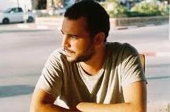 انا أعزب، 100 سنة هنا من أجل البحث عن شريك لتحقيق زواج عادي تعرف عليّ أكثر من خلال بروفايلي، فربّ صدفة خير من ألف ميعاد.