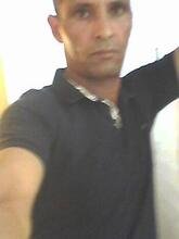 انا من ذوي الشعر رمادي هنا من أجل البحث عن شريك لتحقيق علاقة تعارف تعرف عليّ أكثر من خلال بروفايلي، فربما تكون الصدفة هي البداية.