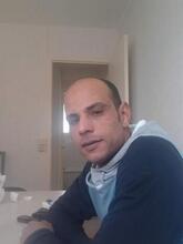 انا متزوج، 51 سنة هنا من أجل البحث عن شريك لتحقيق علاقة تعارف تعرف عليّ أكثر من خلال بروفايلي، فربّ صدفة خير من ألف ميعاد.
