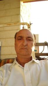 انا أعزب، 104 سنة هنا من أجل البحث عن شريك لتحقيق علاقة تعارف تعرف عليّ أكثر من خلال بروفايلي، فربّ صدفة خير من ألف ميعاد.