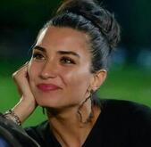 انا من بيروت، عزباء، 44 سنة هنا من أجل البحث عن شريك لتحقيق علاقة تعارف تعرف عليّ أكثر من خلال بروفايلي، فربّ صدفة خير من ألف ميعاد.