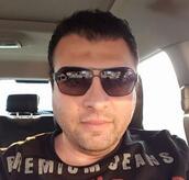 انا أعزب، 46 سنة هنا من أجل البحث عن شريك لتحقيق زواج عادي تعرف عليّ أكثر من خلال بروفايلي، فربّ صدفة خير من ألف ميعاد.