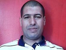 عامل بمقهى أنترنت وأجر شهري محترم و انيق و خلوق و مقيم لصلاتي اريدها ان تكون طيبة و حنونة وتخاف الله و أحبذها ان تكون عاملة و مستقرة في عملها...