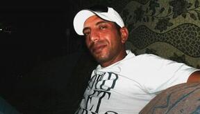انا من ، أعزب، 41 سنة هنا من أجل البحث عن شريك لتحقيق زواج عادي تعرف عليّ أكثر من خلال بروفايلي، فربّ صدفة خير من ألف ميعاد.