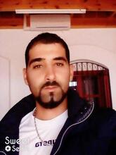 انا أعزب، 32 سنة هنا من أجل البحث عن شريك لتحقيق زواج عادي تعرف عليّ أكثر من خلال بروفايلي، فربّ صدفة خير من ألف ميعاد.