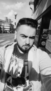 انا أعزب، 35 سنة هنا من أجل البحث عن شريك لتحقيق زواج عادي تعرف عليّ أكثر من خلال بروفايلي، فربّ صدفة خير من ألف ميعاد.