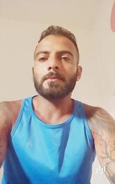 انا أعزب، 38 سنة هنا من أجل البحث عن شريك لتحقيق علاقة تعارف تعرف عليّ أكثر من خلال بروفايلي، فربّ صدفة خير من ألف ميعاد.