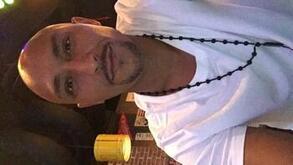 انا من Dubai، مطلق، 41 سنة هنا من أجل البحث عن شريك لتحقيق زواج عادي تعرف عليّ أكثر من خلال بروفايلي، فربّ صدفة خير من ألف ميعاد.