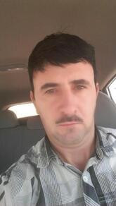 انا من الحدود الشمالية، متزوج، 50 سنة هنا من أجل البحث عن شريك لتحقيق زواج عادي تعرف عليّ أكثر من خلال بروفايلي، فربّ صدفة خير من ألف ميعاد.