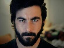 في العموم شخص هادي بدور علي انسانه تحبني وتفهمني وتكون شريكتي في الدنيا بمعني تكون صحبتك انا وهي نكون اصحاب نتشاور في كل شئ نخرج مع بعض نرجع مع بعض...
