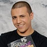 انا من ذوي العيون أخضر هنا من أجل البحث عن شريك لتحقيق زواج عادي تعرف عليّ أكثر من خلال بروفايلي، فقد تكون الأقدار هي البداية.