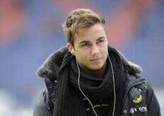 انا من برج الجدي، 45 سنة هنا من أجل البحث عن شريك لتحقيق علاقة تعارف تعرف عليّ أكثر من خلال بروفايلي، فربما نجمك هو الذي دلّك إلي.