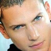 انا من ذوي العيون أسود هنا من أجل البحث عن شريك لتحقيق زواج متعدد تعرف عليّ أكثر من خلال بروفايلي، فقد تكون الأقدار هي البداية.