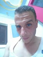 ؟ am honest cool charming person that would like الى meet someone who is honest and understanding ,to share the values and happines ذوي laugh.Who knows where its gonna end...