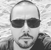 انا من الخروب، أعزب، 39 سنة هنا من أجل البحث عن شريك لتحقيق زواج عادي تعرف عليّ أكثر من خلال بروفايلي، فربّ صدفة خير من ألف ميعاد.