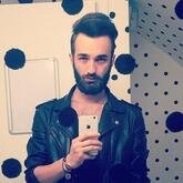 انا من ذوي العيون أزرق هنا من أجل البحث عن شريك لتحقيق زواج عادي تعرف عليّ أكثر من خلال بروفايلي، فقد تكون الأقدار هي البداية.