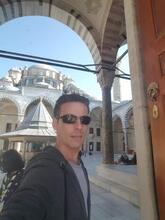انا من ذوي الشعر أبيض هنا من أجل البحث عن شريك لتحقيق زواج عادي تعرف عليّ أكثر من خلال بروفايلي، فربما تكون الصدفة هي البداية.