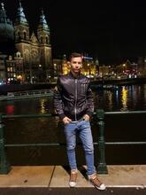 انا من Dortmund، أعزب، 32 سنة هنا من أجل البحث عن شريك لتحقيق زواج عادي تعرف عليّ أكثر من خلال بروفايلي، فربّ صدفة خير من ألف ميعاد.