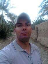 انا من ذوي الشعر أصلع هنا من أجل البحث عن شريك لتحقيق زواج عادي تعرف عليّ أكثر من خلال بروفايلي، فربما تكون الصدفة هي البداية.