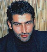 انا أعزب، 40 سنة هنا من أجل البحث عن شريك لتحقيق علاقة تعارف تعرف عليّ أكثر من خلال بروفايلي، فربّ صدفة خير من ألف ميعاد.