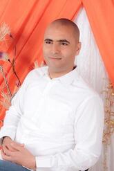 انا من القيروان، أعزب، 40 سنة هنا من أجل البحث عن شريك لتحقيق زواج عادي تعرف عليّ أكثر من خلال بروفايلي، فربّ صدفة خير من ألف ميعاد.