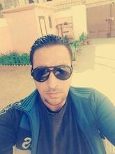 انسان هادئ وجدي وطموح ابحث عن فتاه صادقه وجده بحياتها, أود التعرف بهدف الارتباط الشرعي والحلال.اريد انسانه محترمه منفتحه غير معقده واعيه مثقفه غير نحيفه ولا يعني كلامي اريدها سمينه...