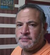 انا من زقازيق، مطلق، 52 سنة هنا من أجل البحث عن شريك لتحقيق زواج عادي تعرف عليّ أكثر من خلال بروفايلي، فربّ صدفة خير من ألف ميعاد.