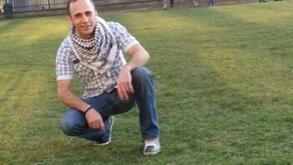 انا مطلق، 43 سنة هنا من أجل البحث عن شريك لتحقيق زواج عادي تعرف عليّ أكثر من خلال بروفايلي، فربّ صدفة خير من ألف ميعاد.