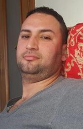انا u، 41 سنة هنا من أجل البحث عن شريك لتحقيق زواج عادي تعرف عليّ أكثر من خلال بروفايلي، فربّ صدفة خير من ألف ميعاد.
