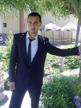 انا u، 32 سنة هنا من أجل البحث عن شريك لتحقيق زواج عادي تعرف عليّ أكثر من خلال بروفايلي، فربّ صدفة خير من ألف ميعاد.