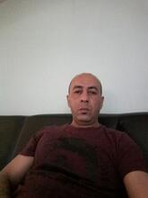 انا u، 50 سنة هنا من أجل البحث عن شريك لتحقيق زواج عادي تعرف عليّ أكثر من خلال بروفايلي، فربّ صدفة خير من ألف ميعاد.