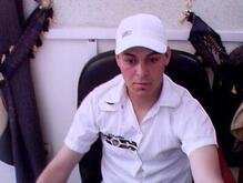 انا من مادبا، أعزب، 39 سنة هنا من أجل البحث عن شريك لتحقيق زواج عادي تعرف عليّ أكثر من خلال بروفايلي، فربّ صدفة خير من ألف ميعاد.