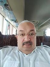 انا من المدينه المنوره، مطلق، 55 سنة هنا من أجل البحث عن شريك لتحقيق زواج عادي تعرف عليّ أكثر من خلال بروفايلي، فربّ صدفة خير من ألف ميعاد.