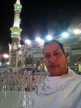 انا من جده، مطلق، 47 سنة هنا من أجل البحث عن شريك لتحقيق زواج عادي تعرف عليّ أكثر من خلال بروفايلي، فربّ صدفة خير من ألف ميعاد.