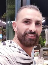 انا من جبل لبنان، أعزب، 40 سنة هنا من أجل البحث عن شريك لتحقيق زواج عادي تعرف عليّ أكثر من خلال بروفايلي، فربّ صدفة خير من ألف ميعاد.