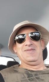 انا متزوج، 59 سنة هنا من أجل البحث عن شريك لتحقيق زواج عادي تعرف عليّ أكثر من خلال بروفايلي، فربّ صدفة خير من ألف ميعاد.