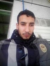 انا من برشيد، أعزب، 33 سنة هنا من أجل البحث عن شريك لتحقيق زواج عادي تعرف عليّ أكثر من خلال بروفايلي، فربّ صدفة خير من ألف ميعاد.
