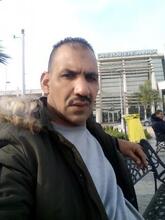 انا مطلق، 50 سنة هنا من أجل البحث عن شريك لتحقيق زواج عادي تعرف عليّ أكثر من خلال بروفايلي، فربّ صدفة خير من ألف ميعاد.
