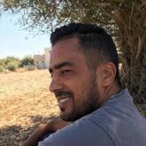 انا من حاسي مسعود، مطلق، 45 سنة هنا من أجل البحث عن شريك لتحقيق زواج عادي تعرف عليّ أكثر من خلال بروفايلي، فربّ صدفة خير من ألف ميعاد.