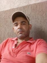 انا من بنزرت، أعزب، 42 سنة هنا من أجل البحث عن شريك لتحقيق زواج عادي تعرف عليّ أكثر من خلال بروفايلي، فربّ صدفة خير من ألف ميعاد.