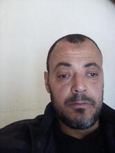 انا من تطاوين، متزوج، 52 سنة هنا من أجل البحث عن شريك لتحقيق زواج عادي تعرف عليّ أكثر من خلال بروفايلي، فربّ صدفة خير من ألف ميعاد.